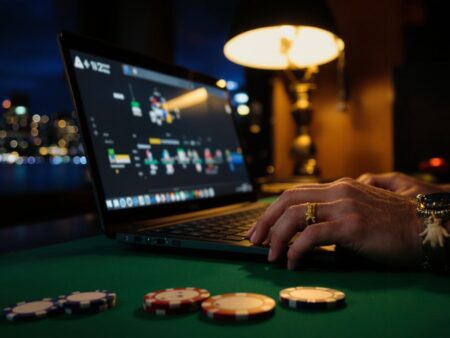 When to Bluff in Online Poker: A Guide for Aussies