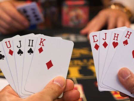 Blackjack Basics: How to Know When to Hit or Stand in Australia